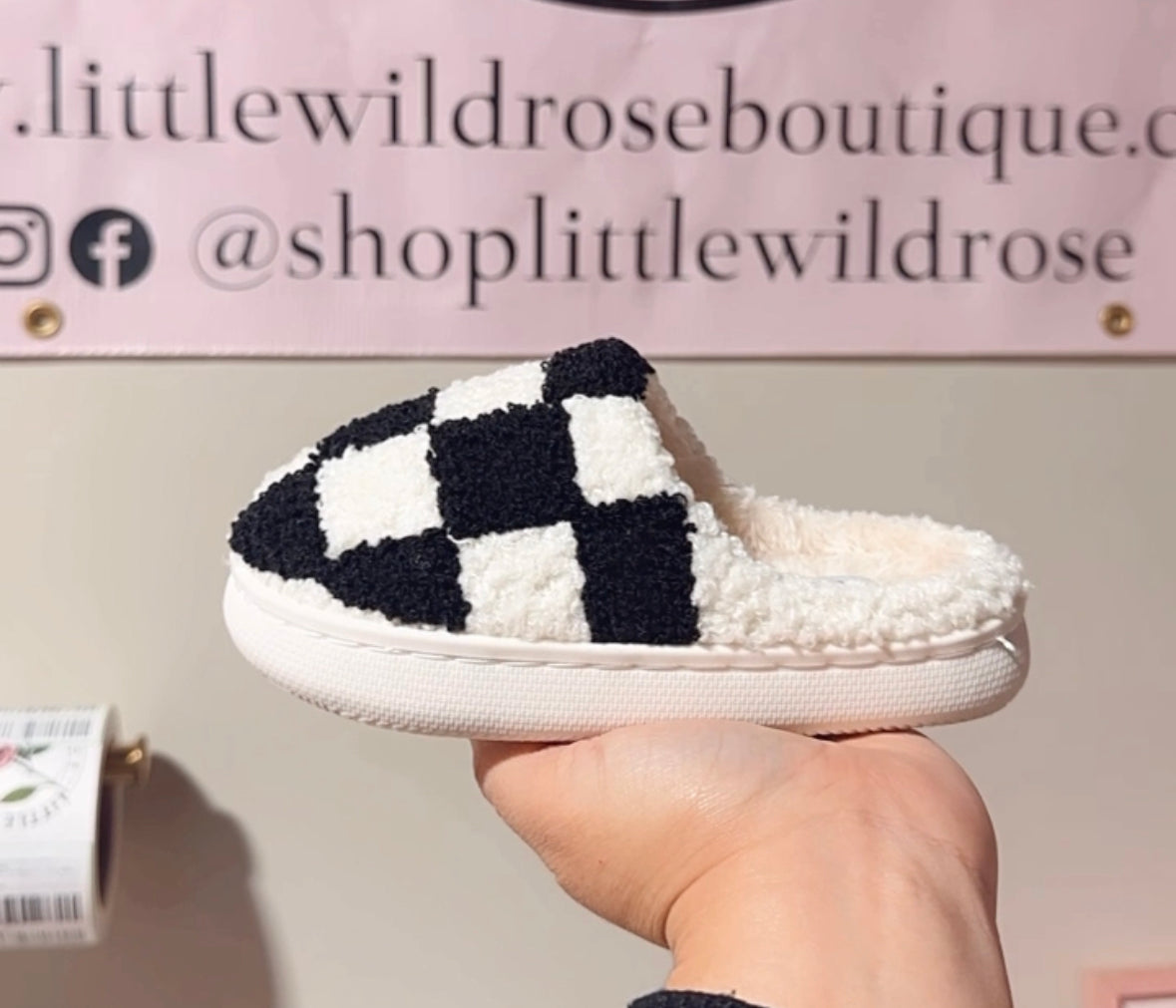 Check Mate Slippers - Black