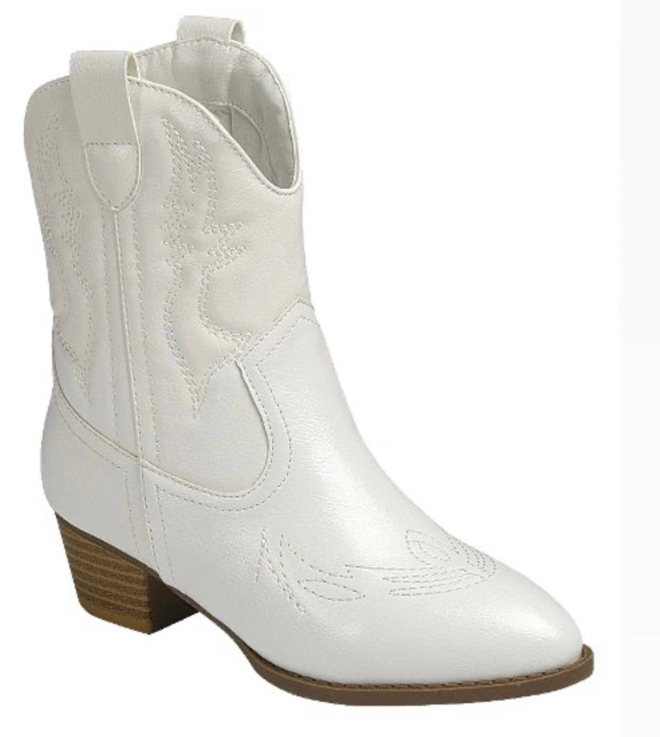 Coastal Cowgirl - White