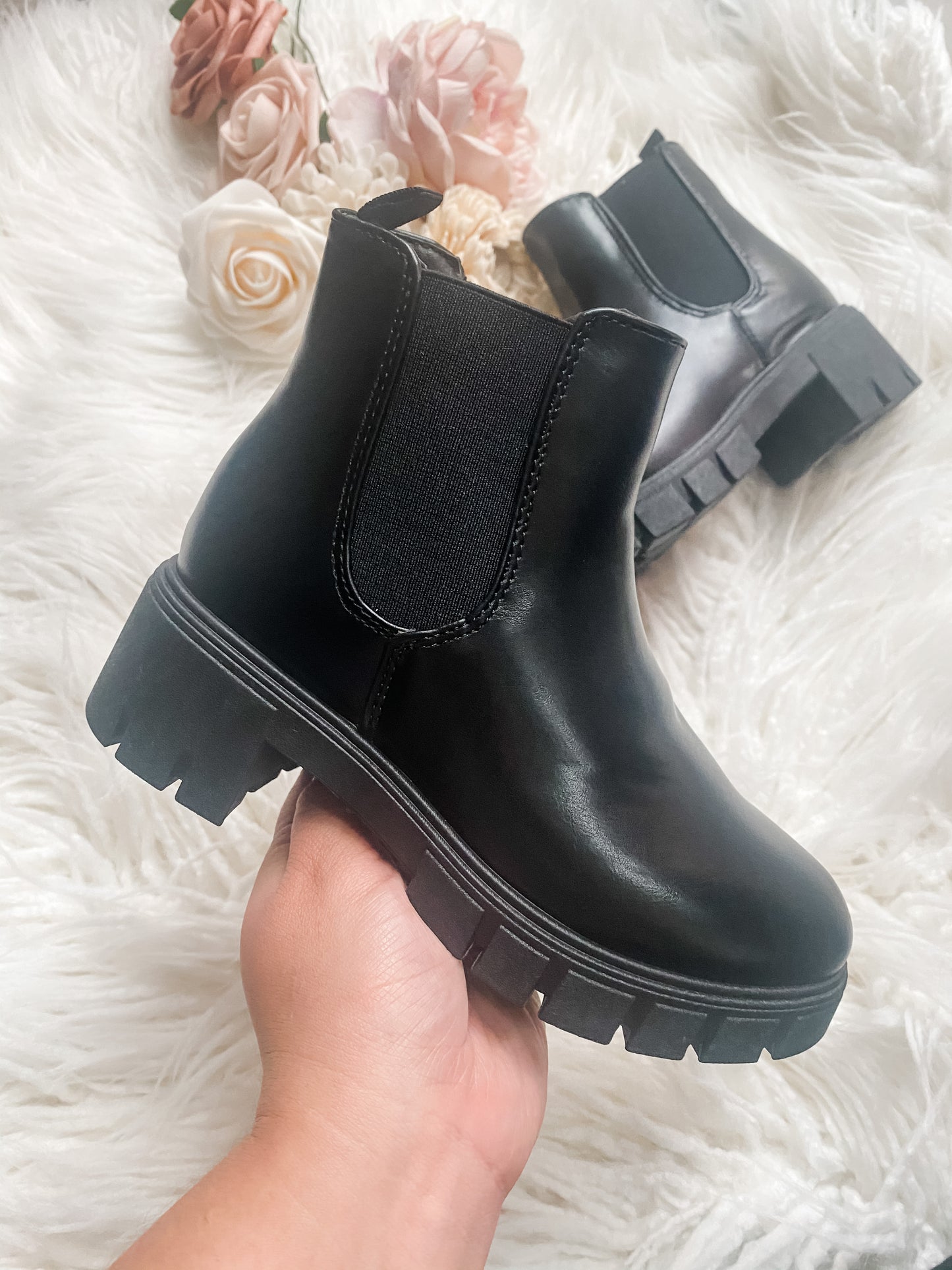 Sarahi - Black PU