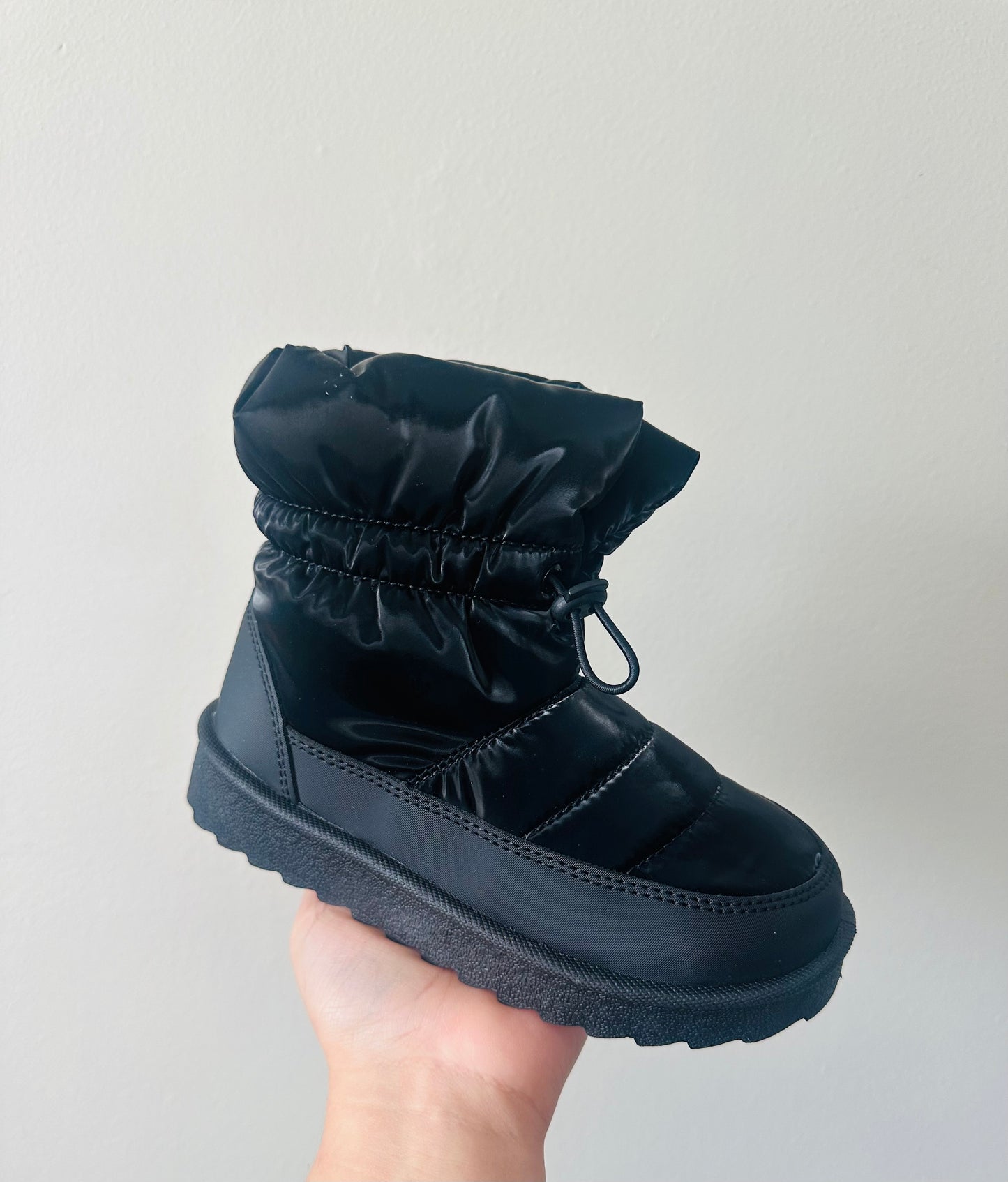 Winter Wonderland Snow Boots - Black