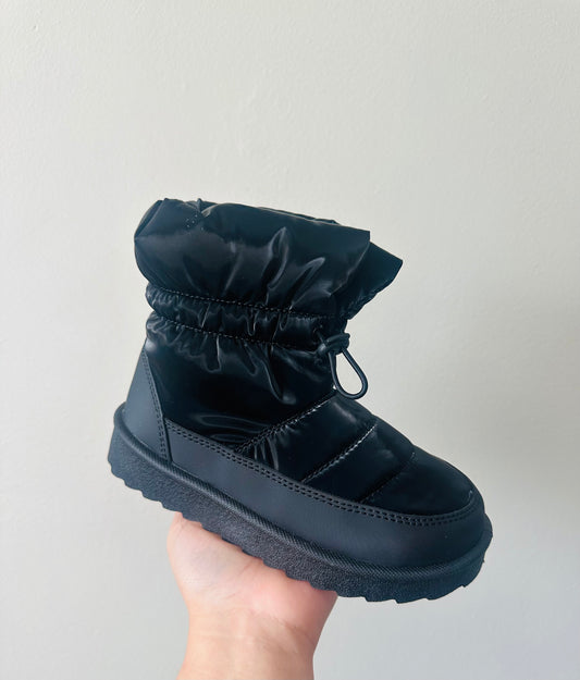Winter Wonderland Snow Boots - Black