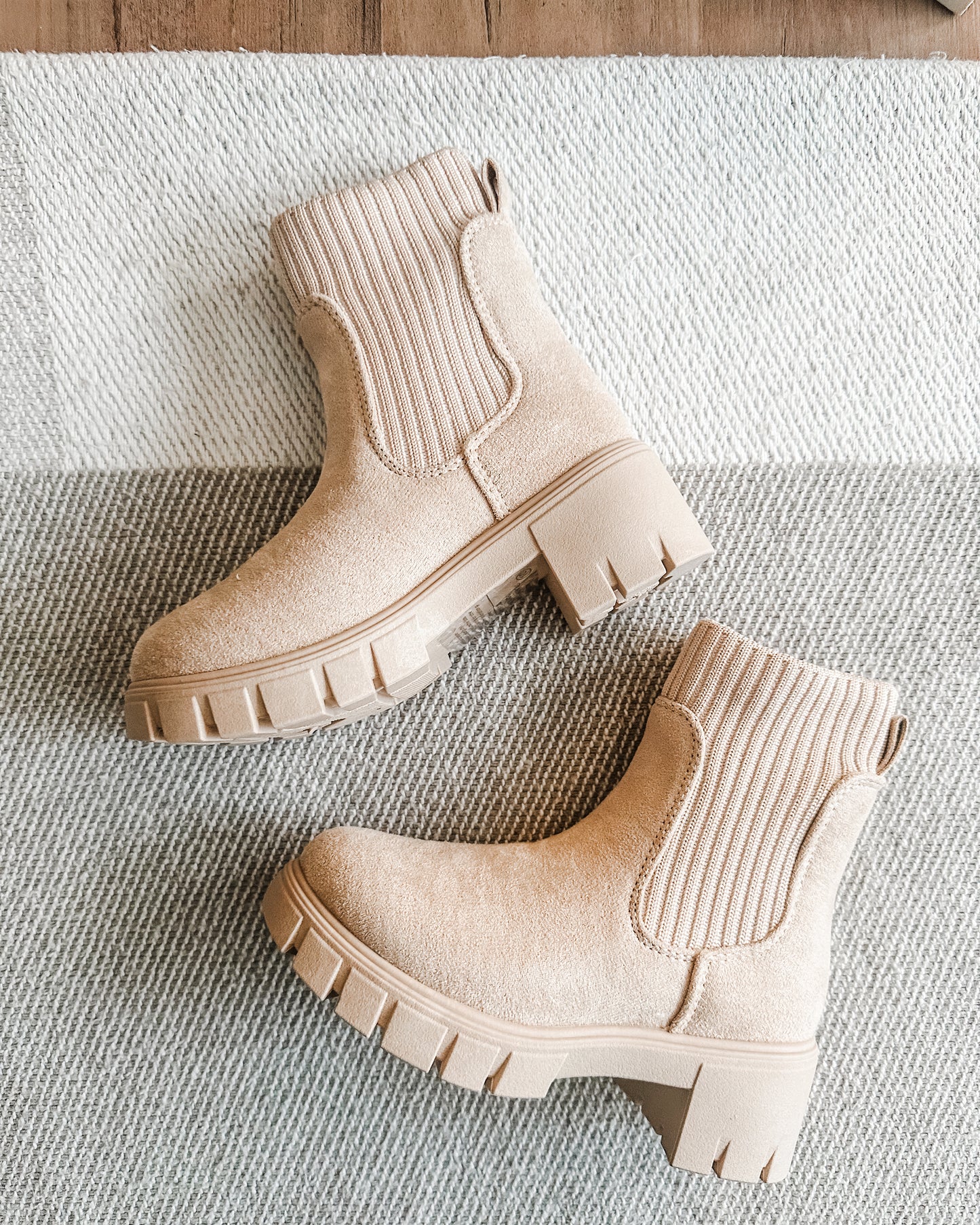 Maddie Chelsea Boots - Stone